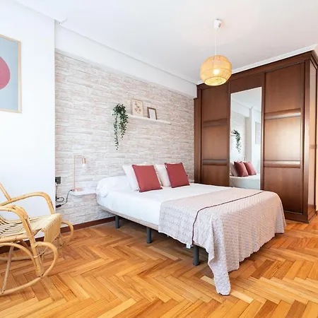 Amplia Vivienda Con Garaje Lägenhet