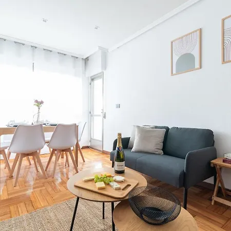 Amplia Vivienda Con Garaje *