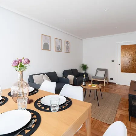 Amplia Vivienda Con Garaje Lägenhet *