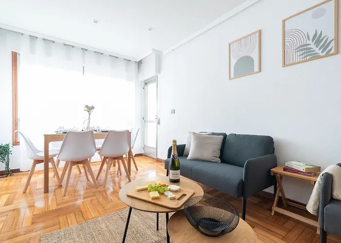 Amplia Vivienda Con Garaje *