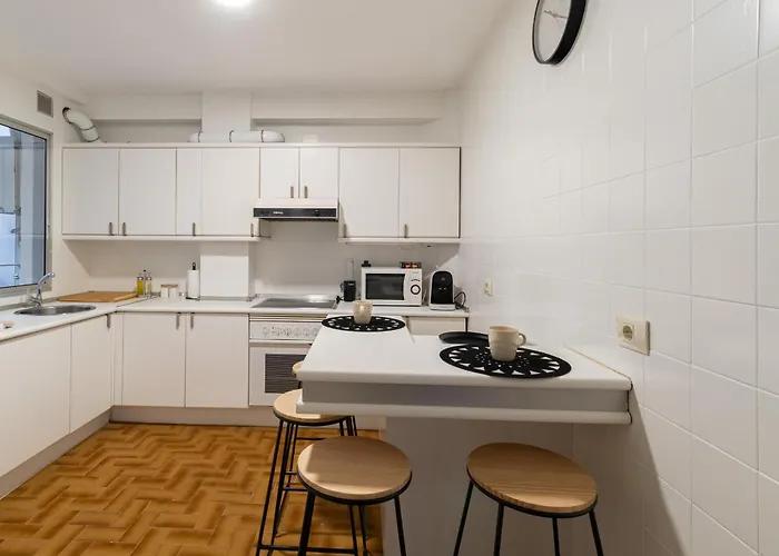 Amplia Vivienda Con Garaje *