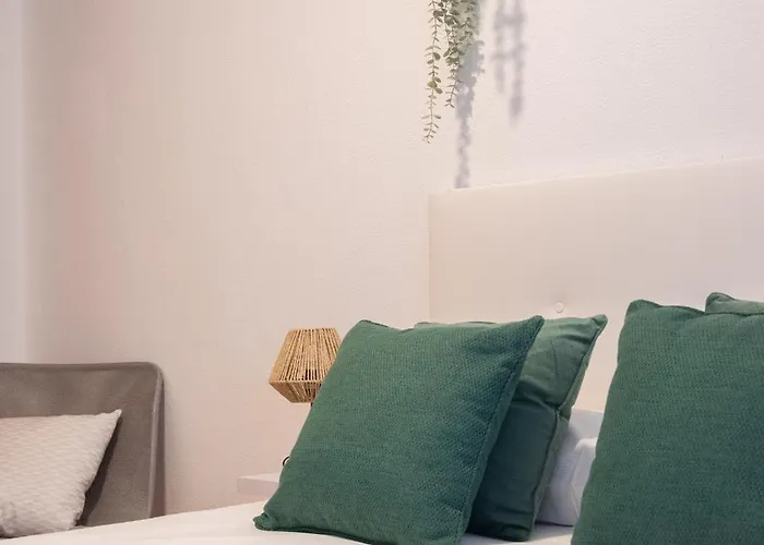 Amplia Vivienda Con Garaje